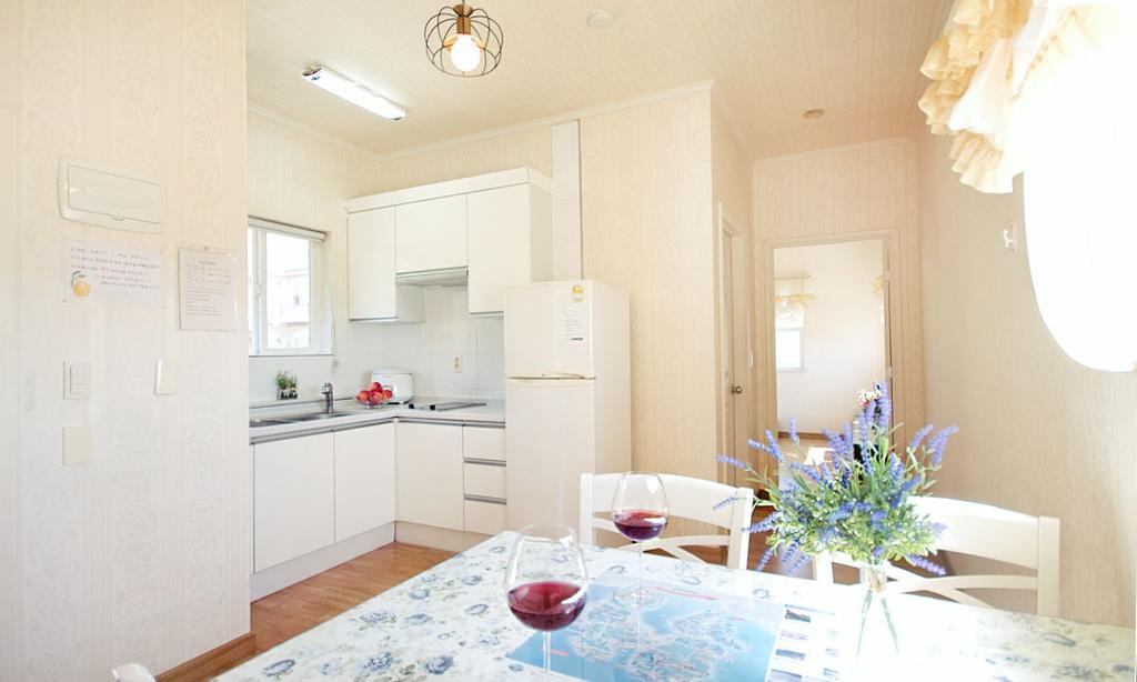 American Village Pension Manoa نامهاي الغرفة الصورة