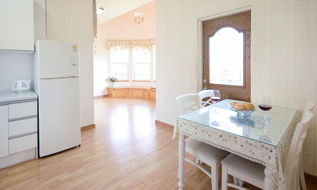 American Village Pension Manoa نامهاي الغرفة الصورة